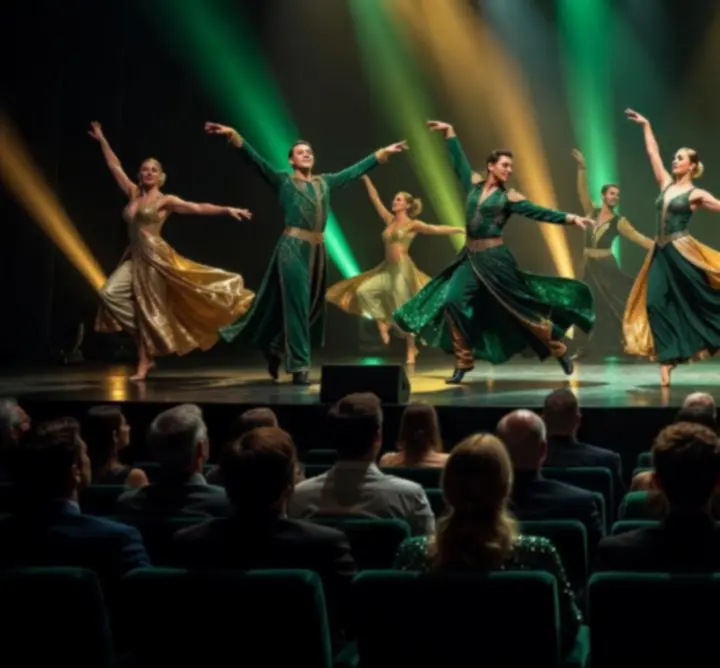 Sceniczne show z tancerzami i oświetleniem na scenie eventowej